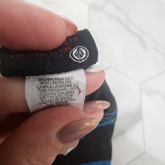 [ VOLCOM] little boys size Small, black and blue striped short sleeve t-shirt - Picture 7 of 11